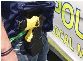 VOX Molina solicita autorizar el uso de pistolas eléctricas o táser como arma reglamentaria de la Policía local