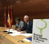Los ganadores del II Fotomaratón de la Semana de la Huerta recogen su premio en el Ayuntamiento de Murcia