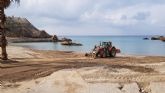 Las brigadas municipales trabajan para devolver la normalidad a las playas cartageneras