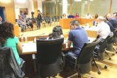 El Pleno municipal celebra su última sesión ordinaria del año con un total de veinte puntos en el orden del día