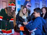 ´La Estrella de los Deseos´ de Archena cumple su objetivo y entrega los regalos navideños entre los niños más vulnerables del municipio