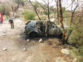 Un vehículo se incendia en el Parque Regional de Sierra Espuña