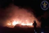 Incendio de mangueras agricolas de plastico en San Gines de la Jara