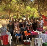 Los usuarios del centro social de personas mayores de Archena visitan la costa