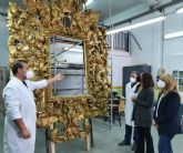 El Ayuntamiento de Lorca inicia la restauración del gran espejo barroco perteneciente al mobiliario original del Palacio de Guevara