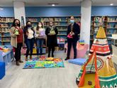 El Ayuntamiento de Lorca pone en marcha la 'Bebeteca' una sección en la Biblioteca Infantil destinada al primer contacto con la lectura de niños y niñas de 0 a 3 años