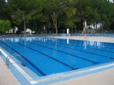 Sanidad valora de manera positiva el estado de las piscinas del polideportivo municipal