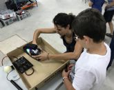 La Comunidad introduce en la cultura 'maker' a una quincena de escolares con un campamento tecnológico de verano