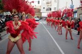 Las peñas locales ofrecen su mejor versión en un colorista y divertido desfile de carnaval