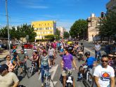 Alrededor de 400 personas participaron en la bicifestación organizada por Murcia en Bici durante su XIII semana de la bici