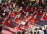 Papá Noel recorre Murcia en un gran desfile con 500 bailarines, elfos y personajes infantiles