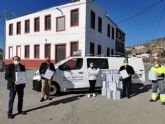Los trabajadores de Aguas de Lorca donan 70 cestas de Navidad a la ONG 'El Buen Camino'