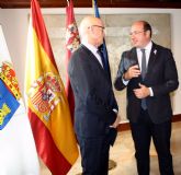 El presidente de la Comunidad se reúne en el Palacio de San Esteban con el alcalde de Las Torres de Cotillas, Domingo Coronado