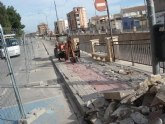 El alcalde de Totana tira de hemeroteca y recuerda que IU criticó la demolición de las aceras en la Avenida de la Rambla