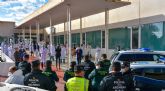 Miembros de la Guardia Civil, Policía Local y sanitarios se tributan un emocionante homenaje en las puertas del Centro de Salud