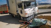 Rescatado y trasladado al hospital el conductor de un camión accidentado en Alhama de Murcia