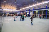 Pista de patinaje en la plaza de abastos de puerto de Mazarrón hasta el 8 de enero