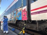 El vandalismo grafitero en los trenes de Renfe en la Región de Murcia genera un coste a la ciudadanía de 419.000 euros