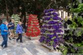 Cartagena planta más de 18.000 petunias con flores del color de las cofradías de Semana Santa