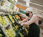 Consum equipa con gafas protectoras a sus trabajadores de supermercados