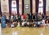 Niños y niñas saharauis visitan el Ayuntamiento de Murcia