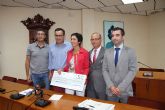 La Fundación La Caixa dona un cheque por importe de 5.500 euros al Ayuntamiento de Alhama
