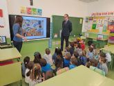 Educación inicia la distribución de 1.654 paneles digitales interactivos en centros de la Región