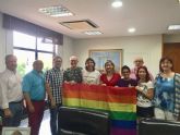 La bandera LGTBI ondea en el balcón del Ayuntamiento de Molina de Segura con motivo del Día Internacional del Orgullo 2018