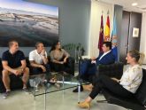 El alcalde recibe en el Ayuntamiento a la deportista de 16 años, Chole, seis veces campeona de España de Kick Boxing y una  vez campeona de España de Boxeo