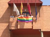 El Ayuntamiento de Molina de Segura se suma a las voces que claman por la libertad y la igualdad en el Día Internacional del Orgullo 2019 con el despliegue de la bandera LGTBIQ en el balcón municipal