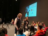 Más de 800 estudiantes de Secundaria disfrutan en el Teatro Romea del concierto por la Paz y la Igualdad de Género