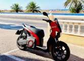 AVIS incorpora motos eléctricas a su flota en Cartagena