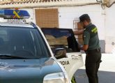 La Guardia Civil detiene a dos jóvenes por maniatar a un menor a una señal de tráfico y difundir sus fotografías en una red social