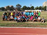 El Director General de Deportes visita un entrenamiento del UCAM Atletismo Cartagena