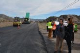 La alcaldesa de Águilas visita junto al consejero de Fomento las carreteras de la localidad en las que se están desarrollando trabajos de mejora