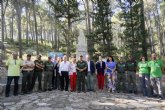 Alhama celebra el centenario de Ricardo Codorníu con la restauración de su busto en Sierra Espuña