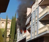 Polica Local y Proteccin Civil intervienen en un incendio en un piso, que sofocan efectivos de Bomberos del CEIS de la Regin de Murcia