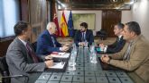 Fernando López Miras se reúne con el presidente del Colegio Oficial de Veterinarios de la Región