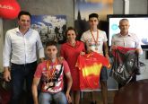 La consejera de Educación, Juventud y Deportes se reúne con el campeón de España de Mountain Bike en la categoría junior