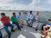 Espinosa de los Monteros visita el Mar Menor y defiende la compatibilidad de su preservación con los intereses de los agricultores
