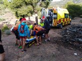 Agente medioambiental y sanitarios se dirigen a Sierra Espuña para atender a un senderista