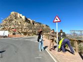 El Ayuntamiento de Lorca instala casi una decena de señales de 'paso de animales en libertad' en las inmediaciones del Castillo por la elevada presencia de arrus