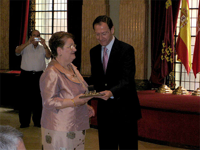 El Alcalde distingue a los funcionarios jubilados del Ayuntamiento de Murcia - 1, Foto 1