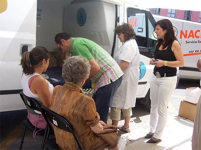 EL BUS DE LA SALUD VISITA TOTANA Y REALIZA PRUEBAS DE ENFERMERÍA DURANTE TODA LA MAÑANA EN LA PLAZA DE LA CONSTITUCIÓN - 2, Foto 2