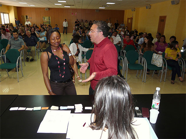 El sorteo para elegir a los seleccionados para la compra de una de las viviendas de protección pública que se construirán en Altorreal de Molina de Segura se ha celebrado hoy sábado 24 de mayo - 2, Foto 2