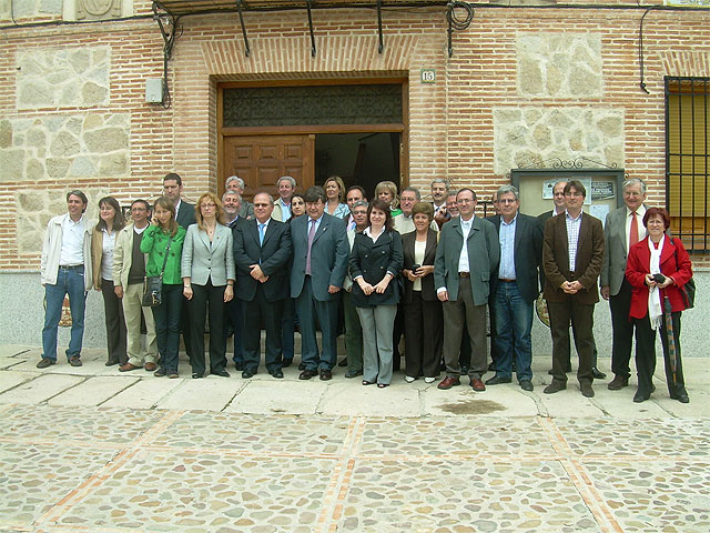 THE CRAFTS COUNCIL MEMBER PARTICIPATES IN THE FIRST MEETING OF THE SPANISH ASSOCIATION OF CITIES OF CERAMICS, HELD IN THE TOWN OF BRIDGE OF ARCHBISHOP TOLEDANA, Foto 1