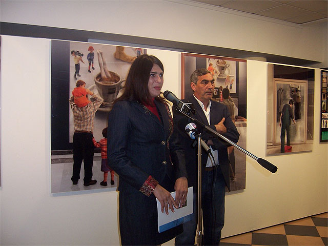 CULTURA INAUGURA LA EXPOSICIÓN ITINERANTE DE LA CAM “¡PÍDELE PERAS AL OLMO”!, QUE PERMANECERÁ EN LA SALA MUNICIPAL DE EXPOSICIONES “GREGORIO CEBRIÁN” HASTA EL 8 DE JUNIO - 1, Foto 1