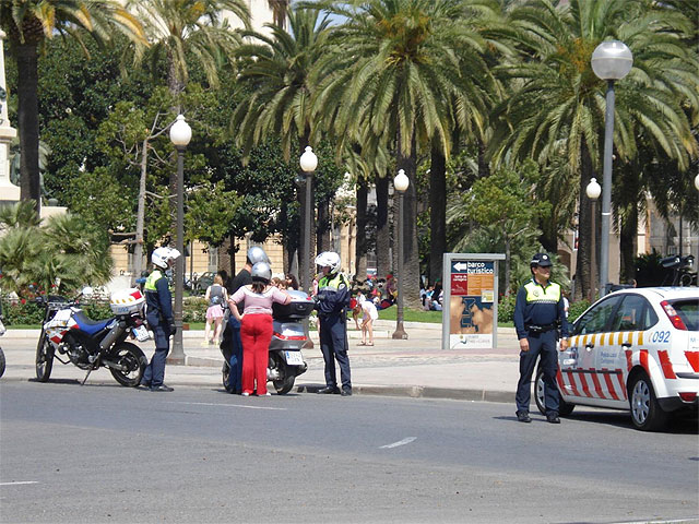 Los motoristas cartageneros demuestran estar concienciados con el uso del casco - 1, Foto 1