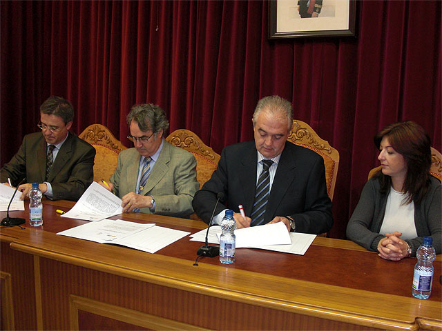 FIRMADO EL PRIMER CONVENIO ENTRE EL AYUNTAMIENTO DE ABARÁN Y CAJA DEL MEDITERRÁNEO PARA HIPOTECA JOVEN Y EL PROGRAMA DE MICROCRÉDITOS - 1, Foto 1