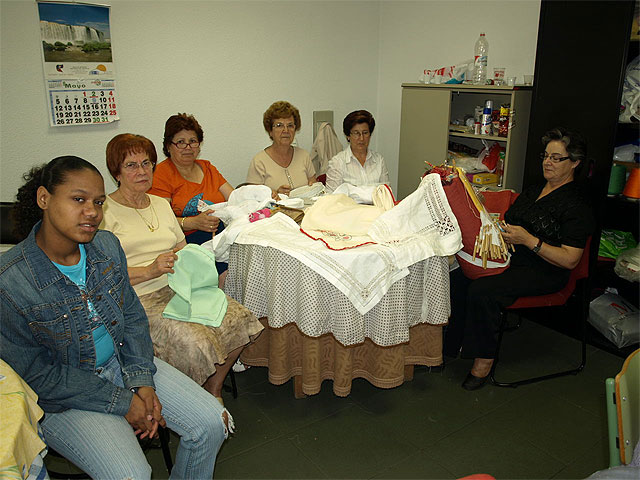 Trajes de bautizo en organdí se muestran en una exposición que se inaugura esta tarde en el Centro Cultural de Ceutí - 1, Foto 1